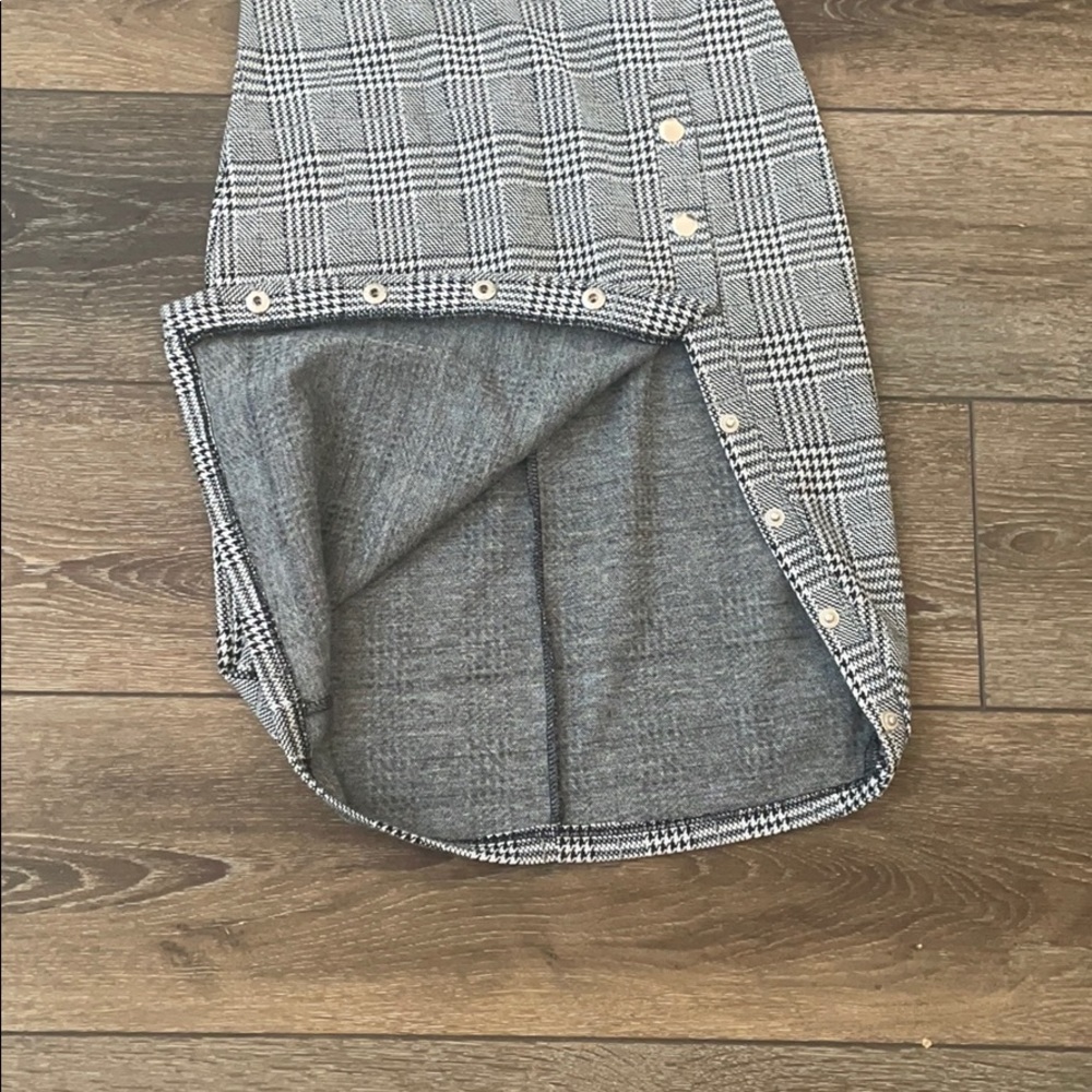 Fitted Plaid Snap Dress - Picture 6 of 7